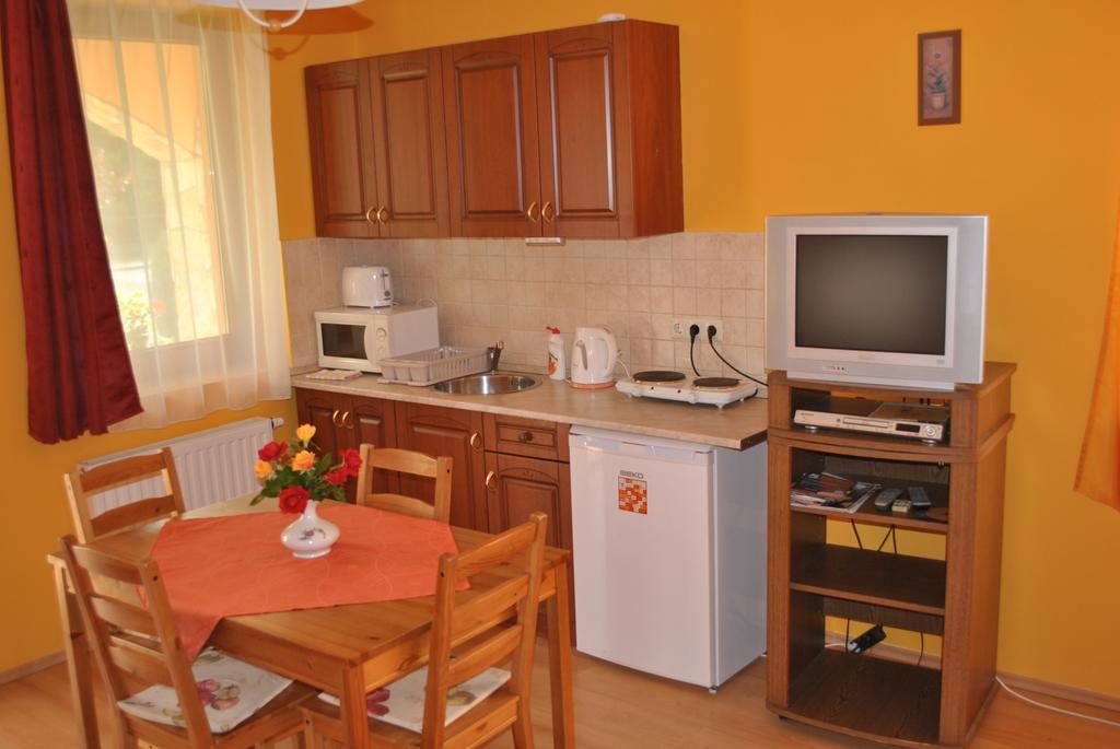 Hôtel Mediterran Apartmanhaz à Eger Chambre photo