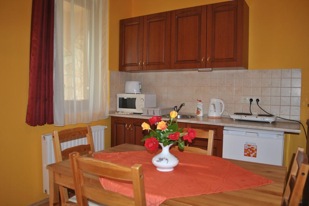 Hôtel Mediterran Apartmanhaz à Eger Chambre photo